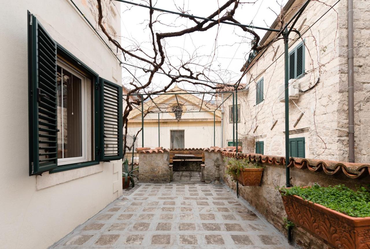 Apartments Leo Kotor Bagian luar foto