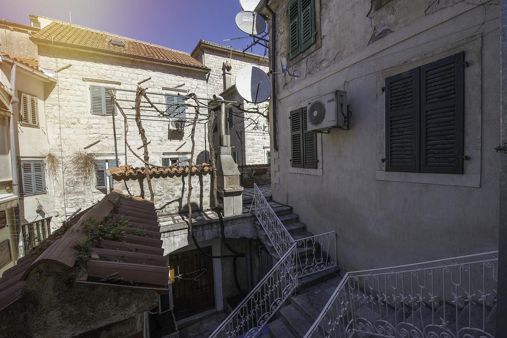 Apartments Leo Kotor Bagian luar foto